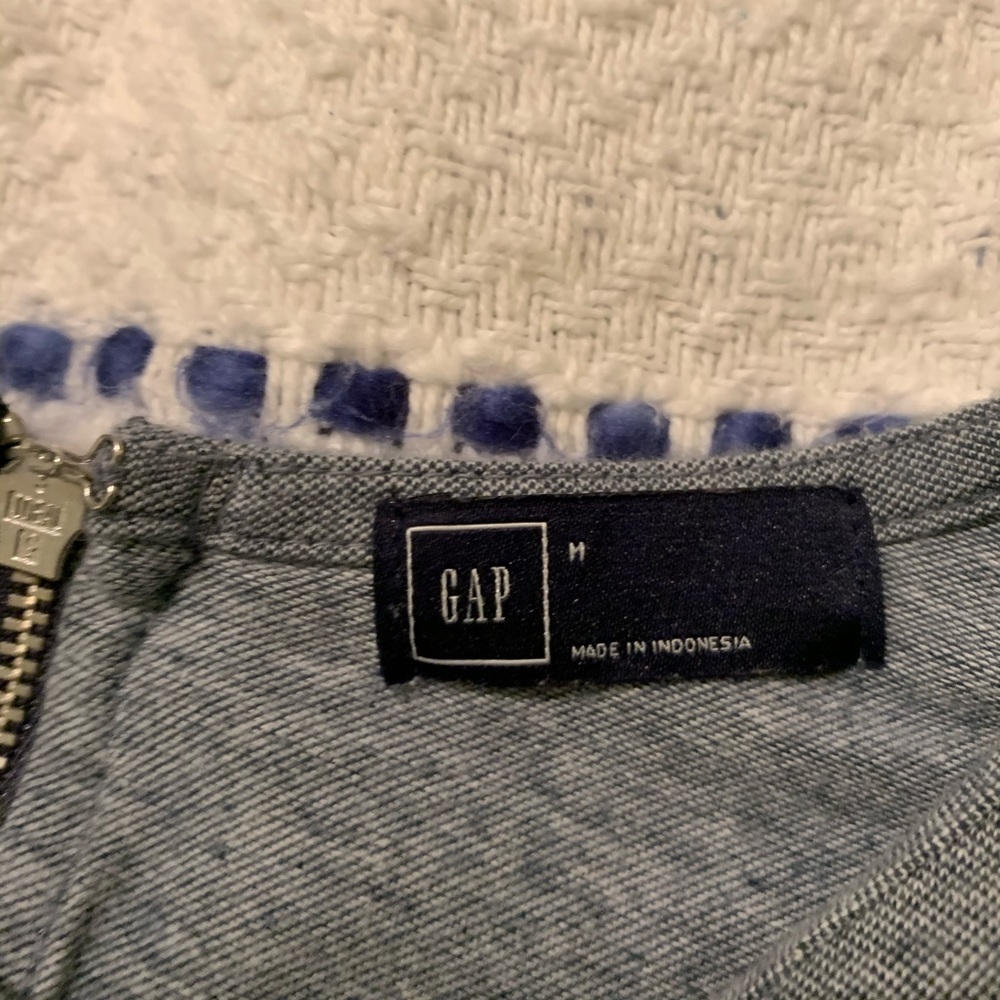 Gap Top - Picture 2 of 3